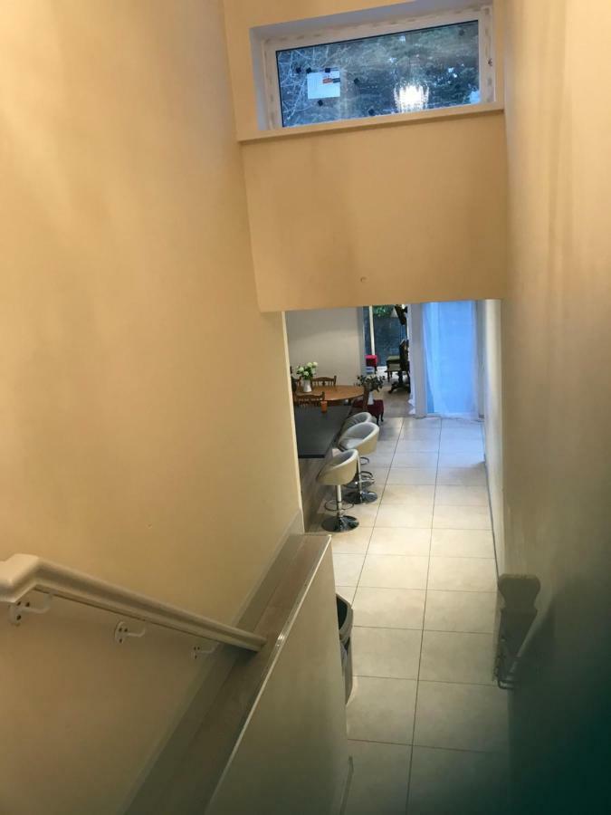 Newcastle Guest House Голуей Екстериор снимка